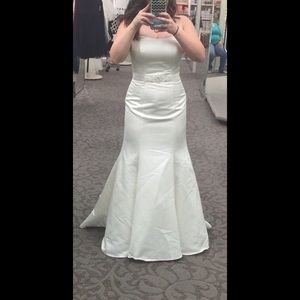 Size 14 David’s Bridal Wedding Dress